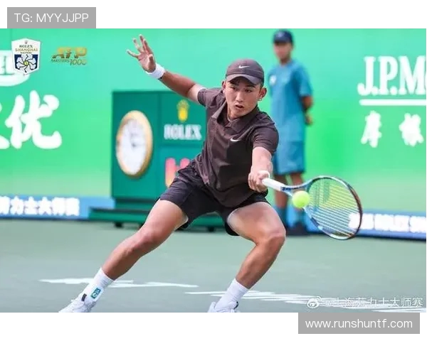 上海网球队实力揭秘：网球巨献背后的训练与团队精神