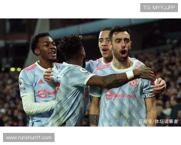 上海足球队状态引发热议球迷对球队表现分歧明显