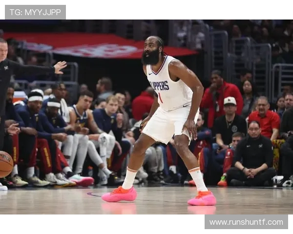 NBA季后赛热火与骑士激战正酣精彩对决引发球迷热议