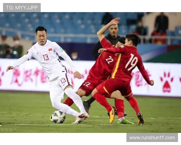 京都球队对决冈山绿鸡展现精彩足球盛宴引发球迷热情期待