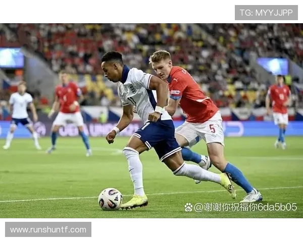 欧青赛激战波兰对决瑞典年轻球员展现足球魅力与激情