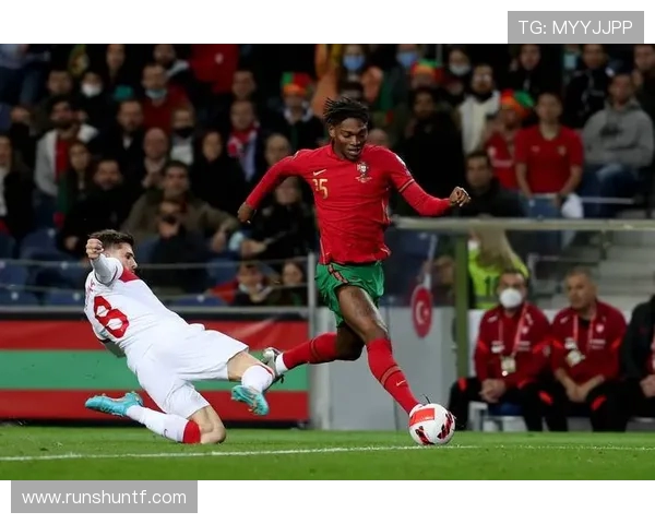 南京篮球队在世界杯预选赛中以68分稳居积分榜首位，表现抢眼