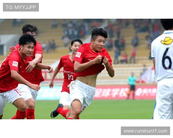 成都足球队转型之路揭秘：从传统强队到现代化职业俱乐部的蜕变之旅